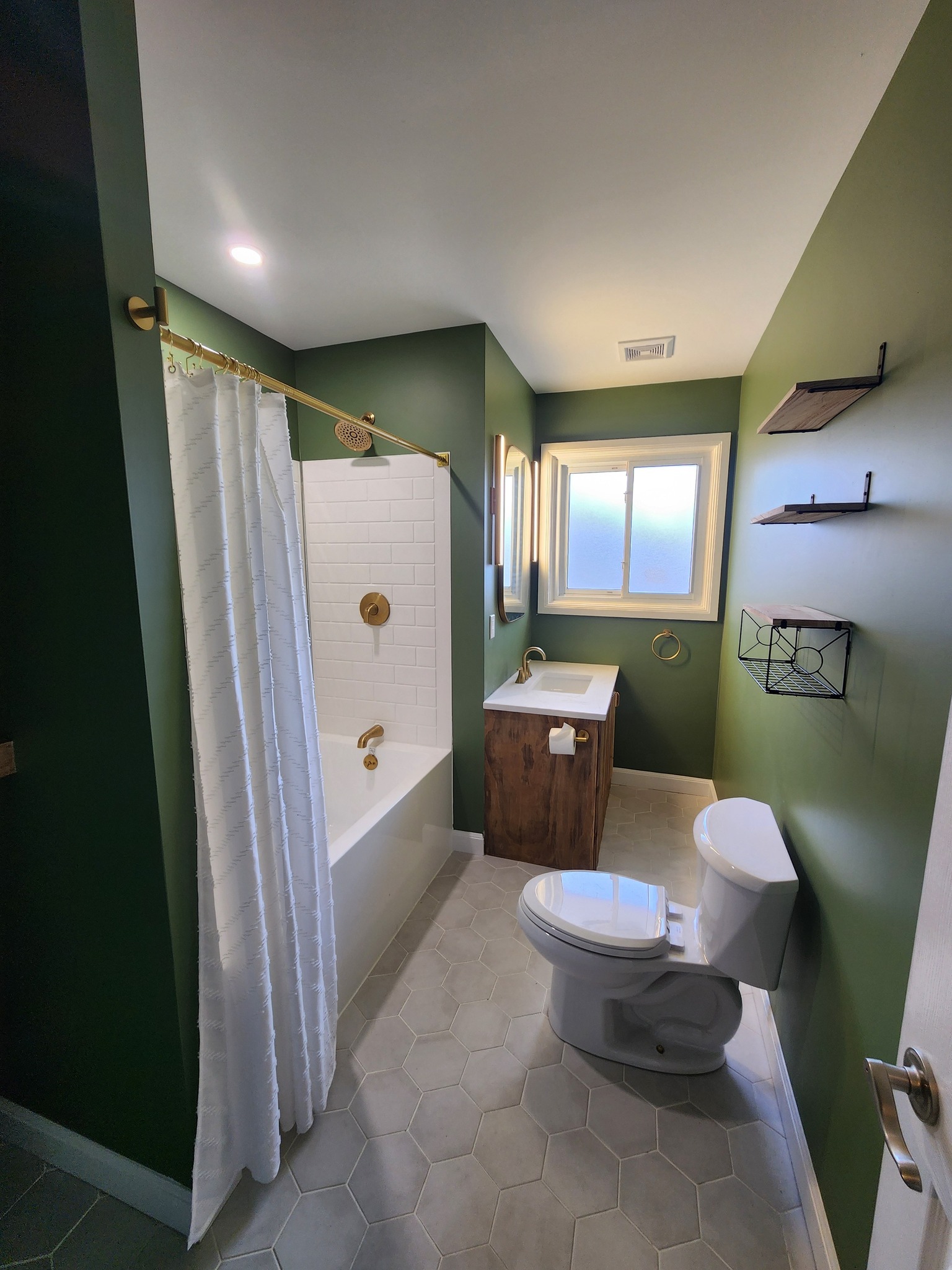 Deck with a staircase leading to the yard.